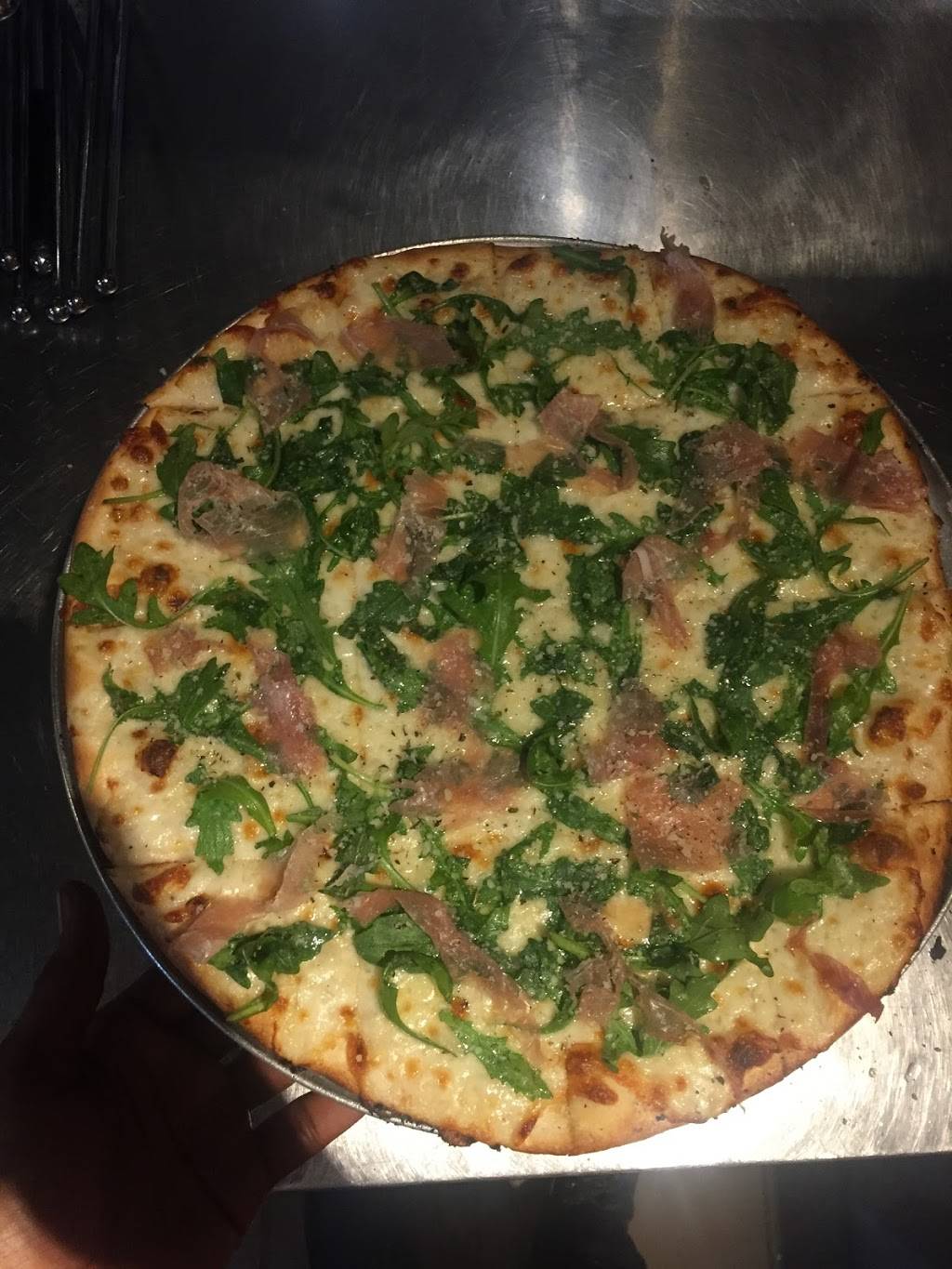 Streeterville Pizzeria & Tap | restaurant | 355 E Ohio St, Chicago, IL 60611, USA | 3126313877 OR +1 312-631-3877