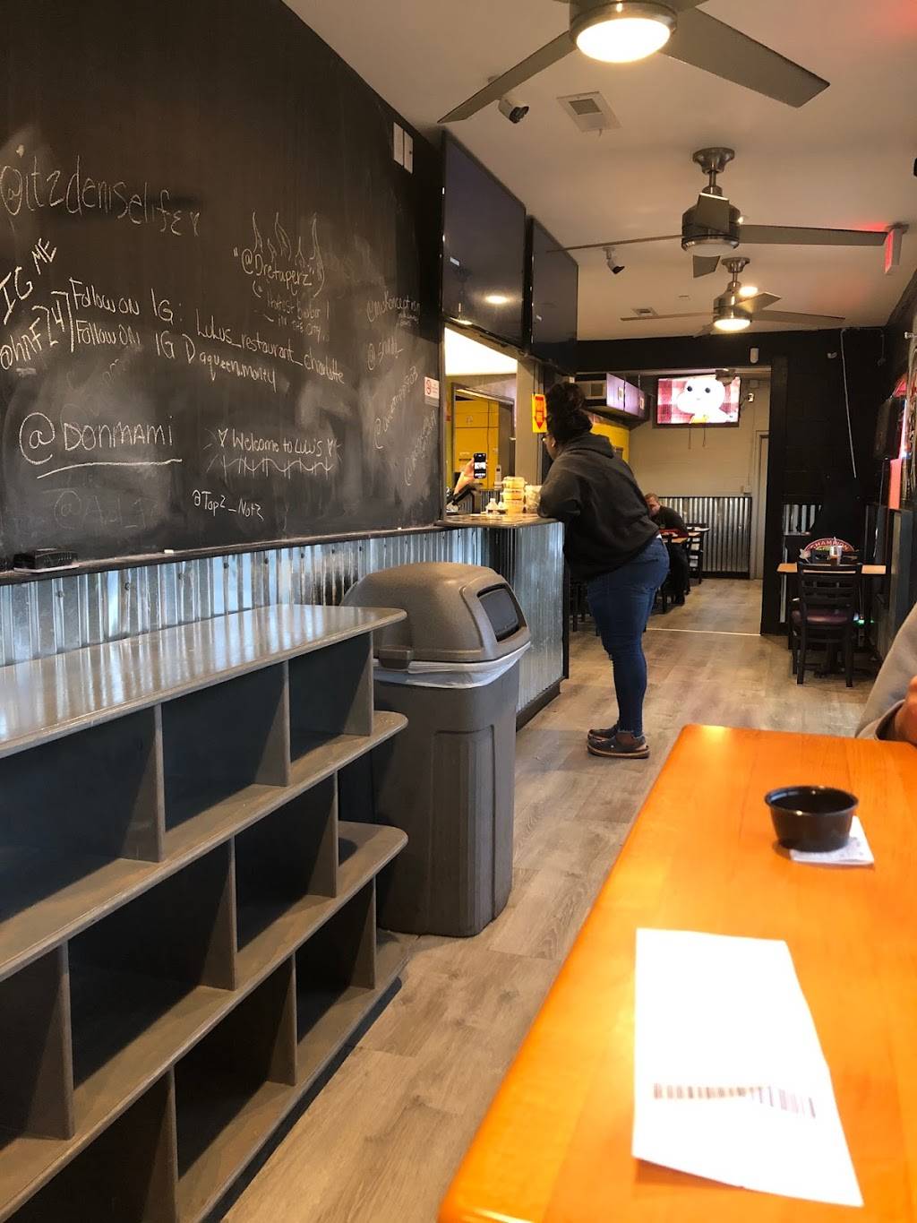 LuLus Maryland Style Chicken & Seafood | restaurant | 2400 Tuckaseegee Rd, Charlotte, NC 28208, USA | 9804980838 OR +1 980-498-0838