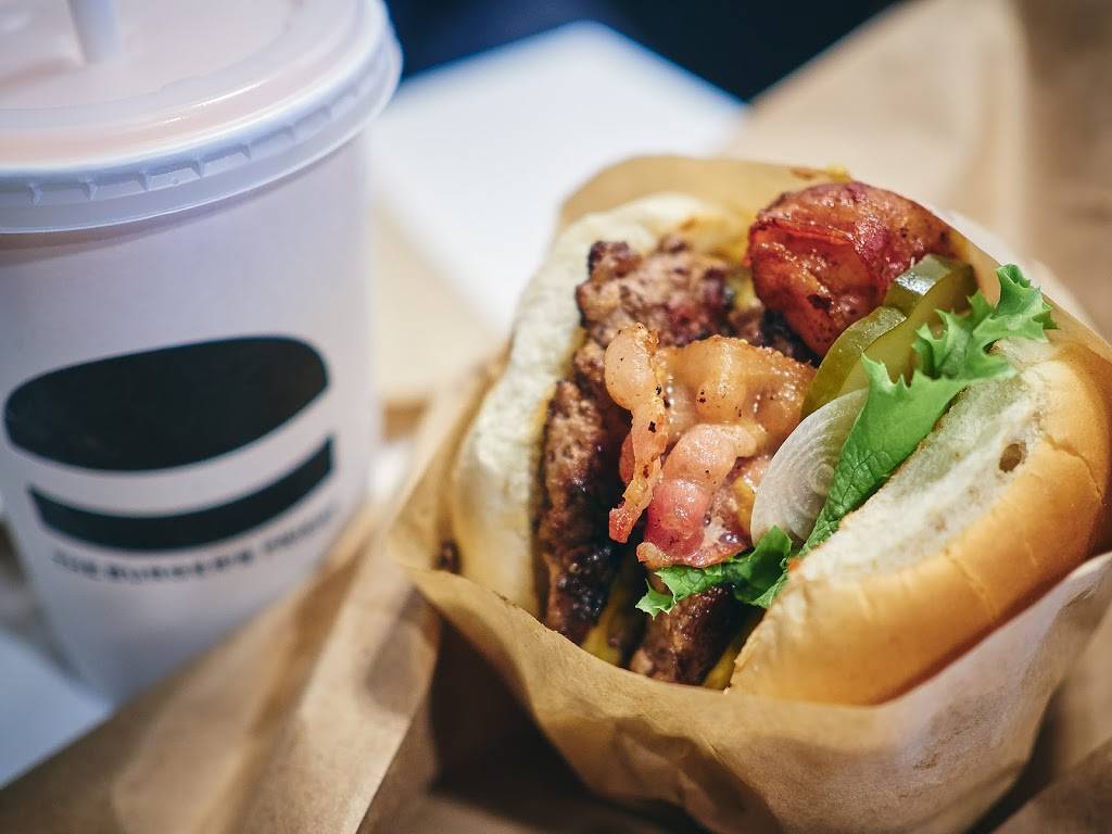 The Burgers Priest | restaurant | 3397 Yonge St, Toronto, ON M4N 2M7, Canada | 4164883510 OR +1 416-488-3510