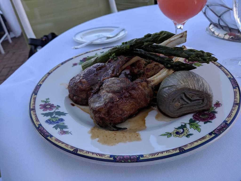 Carriage House | restaurant | 7485 Main St, Mackinac Island, MI 49757, USA | 9068473321 OR +1 906-847-3321