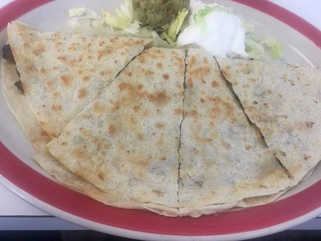 Sammys & Martinas Restaurant | restaurant | 2761 W Ave L, Lancaster, CA 93536, USA | 6617228457 OR +1 661-722-8457