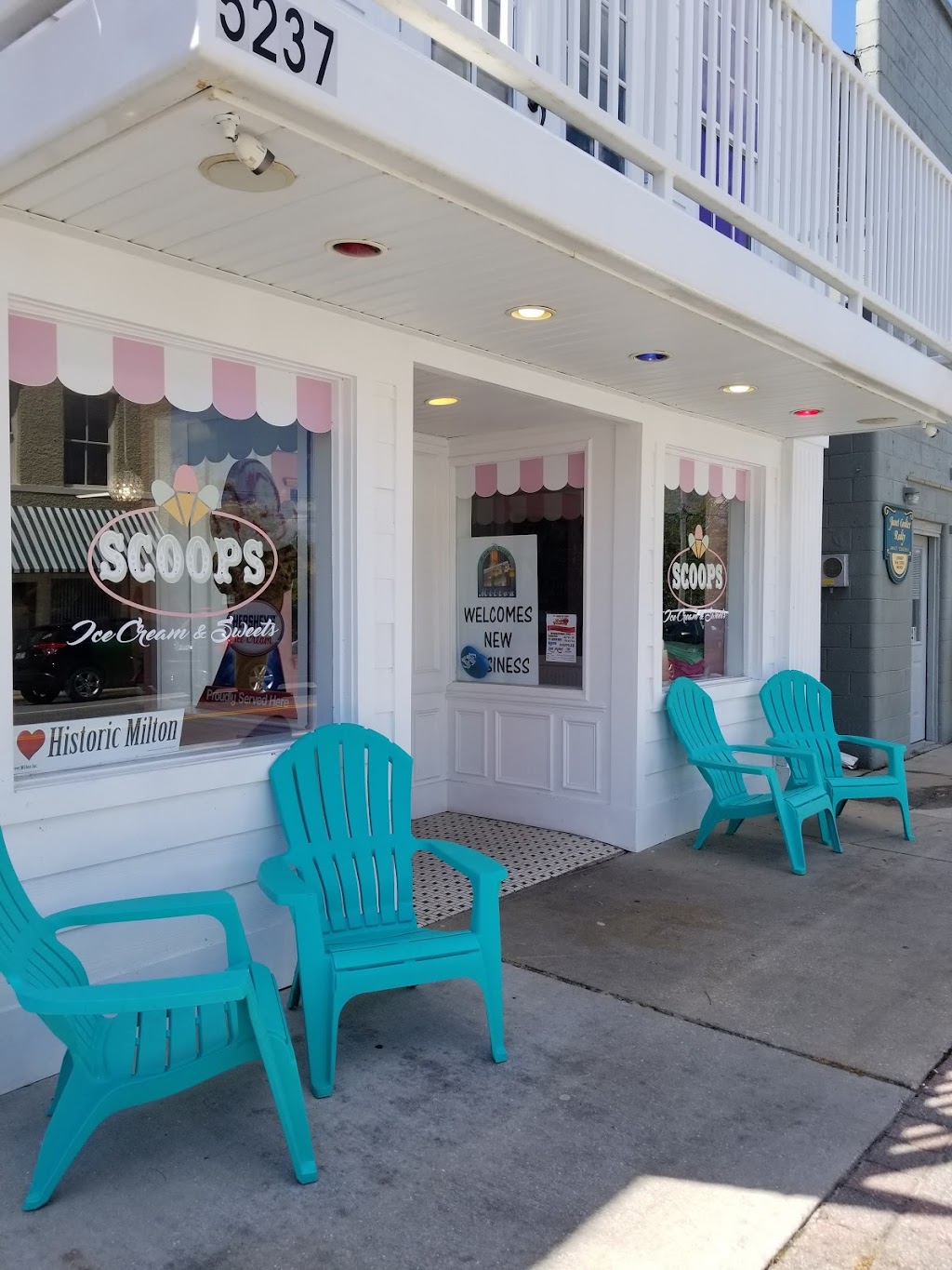 Scoops Ice Cream and Sweets | restaurant | 5237 Willing St, Milton, FL 32570, USA | 8508895403 OR +1 850-889-5403