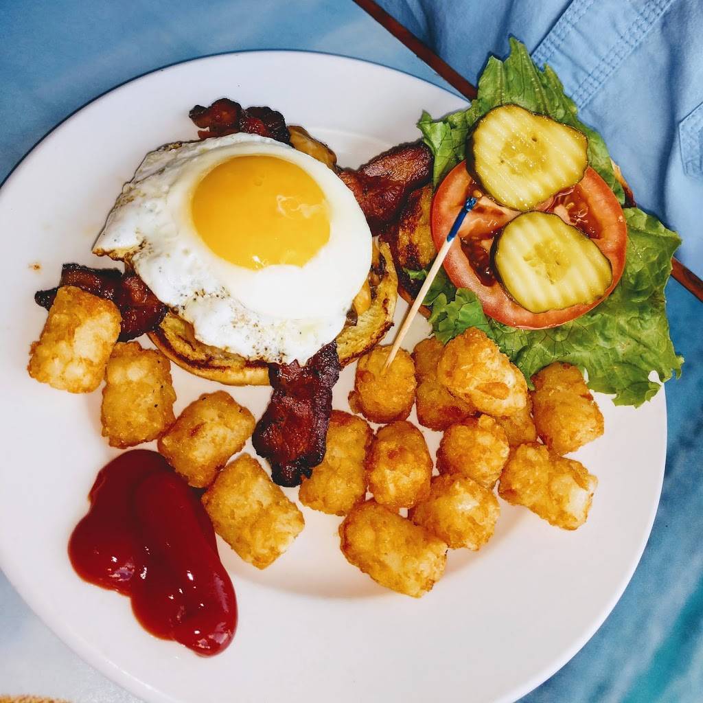 Hurricane Charleys Raw Bar & Grill | restaurant | 300 W Retta Esplanade, Punta Gorda, FL 33950, USA | 9416399695 OR +1 941-639-9695