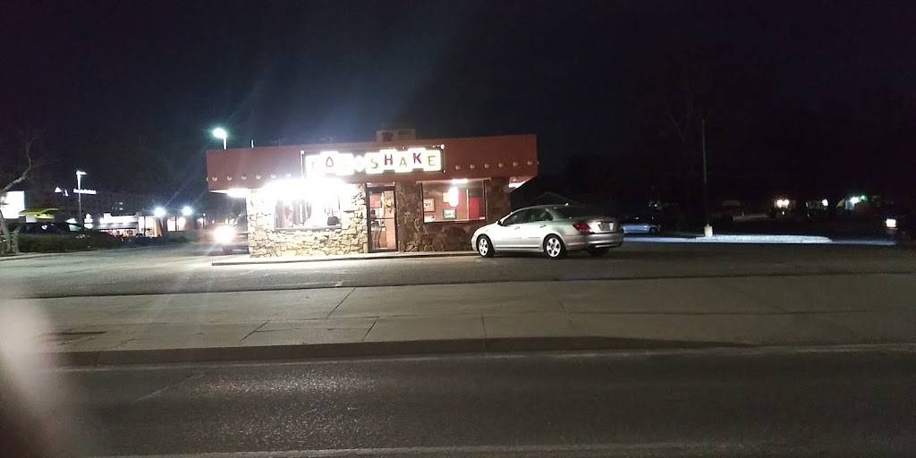 Dog-N-Shake | restaurant | 1640 S Hillside St, Wichita, KS 67211, USA | 3166856631 OR +1 316-685-6631