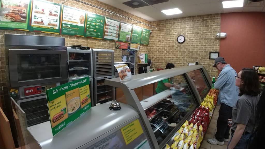 Subway Restaurants | restaurant | 1480 N Lake St, Grayslake, IL 60030, USA | 8472234782 OR +1 847-223-4782