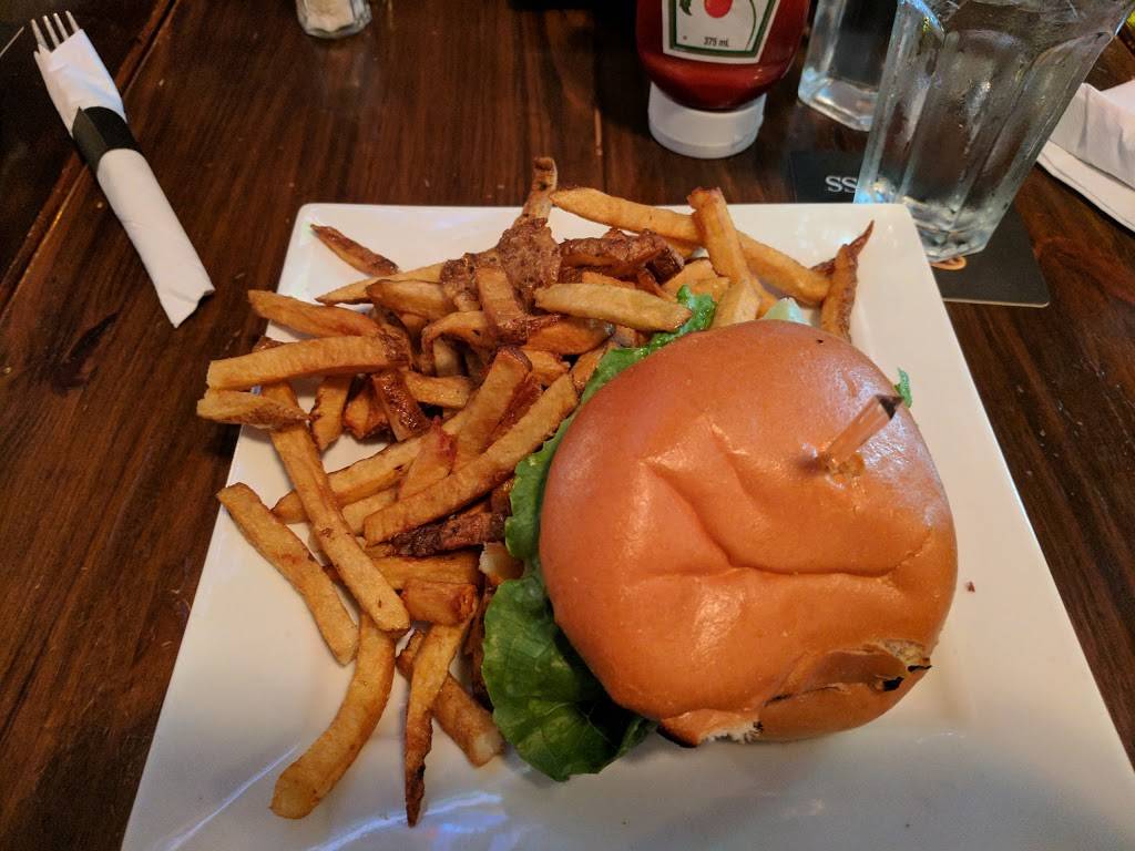 Duke and Devines | restaurant | 429 Avenue Saint-Charles, Vaudreuil-Dorion, QC J7V 2N2, Canada | 4504555093 OR +1 450-455-5093