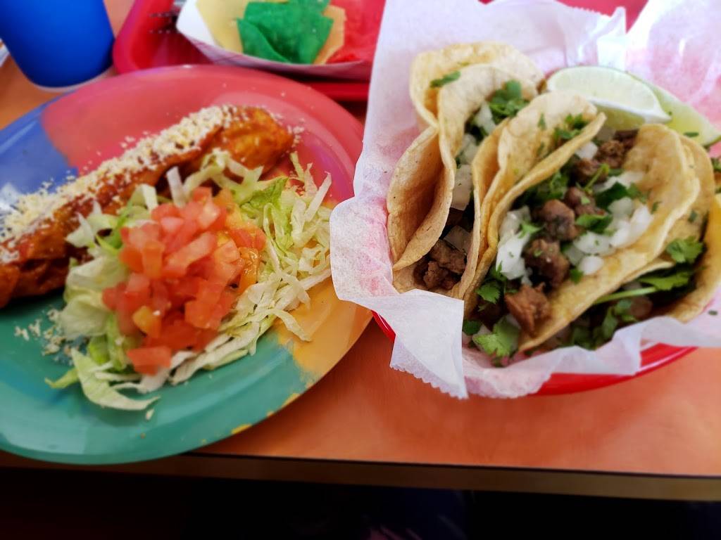 Adolphs Mexican Foods | restaurant | 4030 Kennedy Dr, East Moline, IL 61244, USA | 3097558427 OR +1 309-755-8427