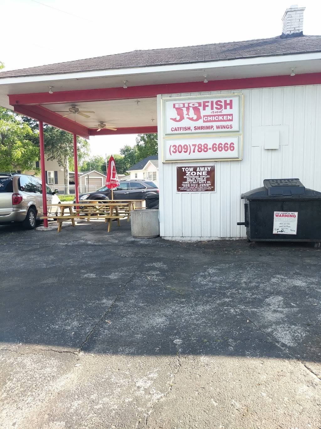 Big JJ Fish & Chicken | restaurant | 1728 9th St, Rock Island, IL 61201, USA | 3097886666 OR +1 309-788-6666
