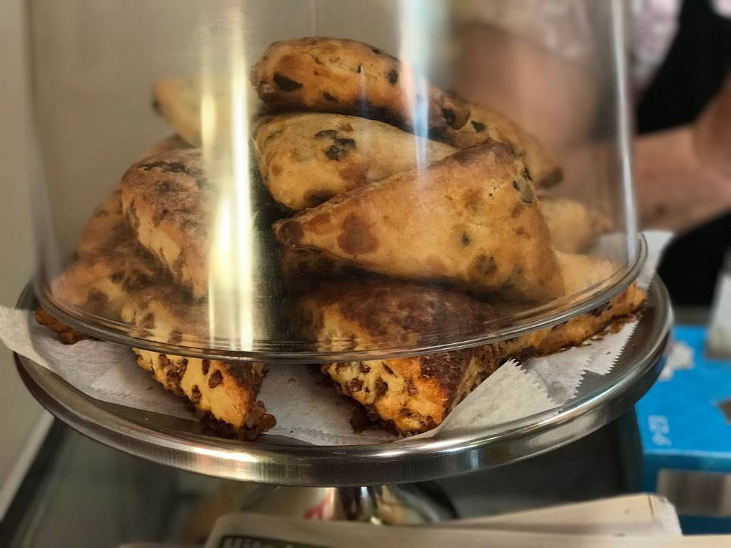 The Magnificent Muffin & Bagel Shoppe | bakery | 491 High St, Medford, MA 02155, USA | 7814833511 OR +1 781-483-3511