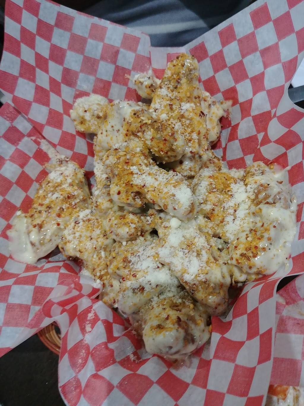 Wing House | restaurant | 365 Westwood Dr, Cobourg, ON K9A 4M5, Canada | 2892521888 OR +1 289-252-1888