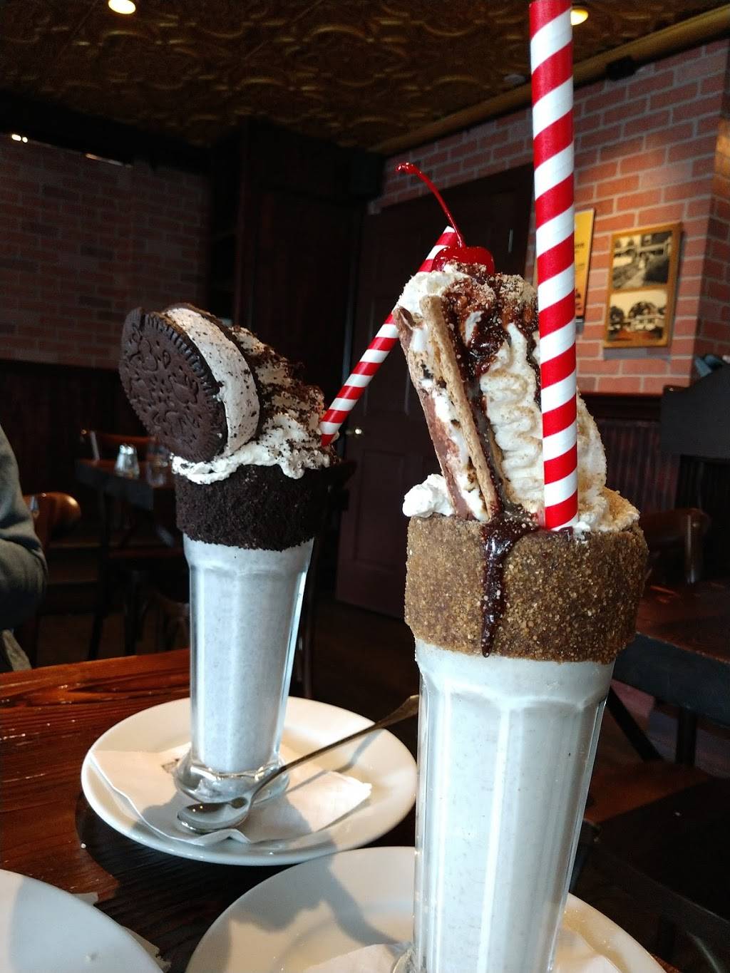 Union Burger Bar | restaurant | 40 Bowden Square, Southampton, NY 11968, USA | 6313773323 OR +1 631-377-3323