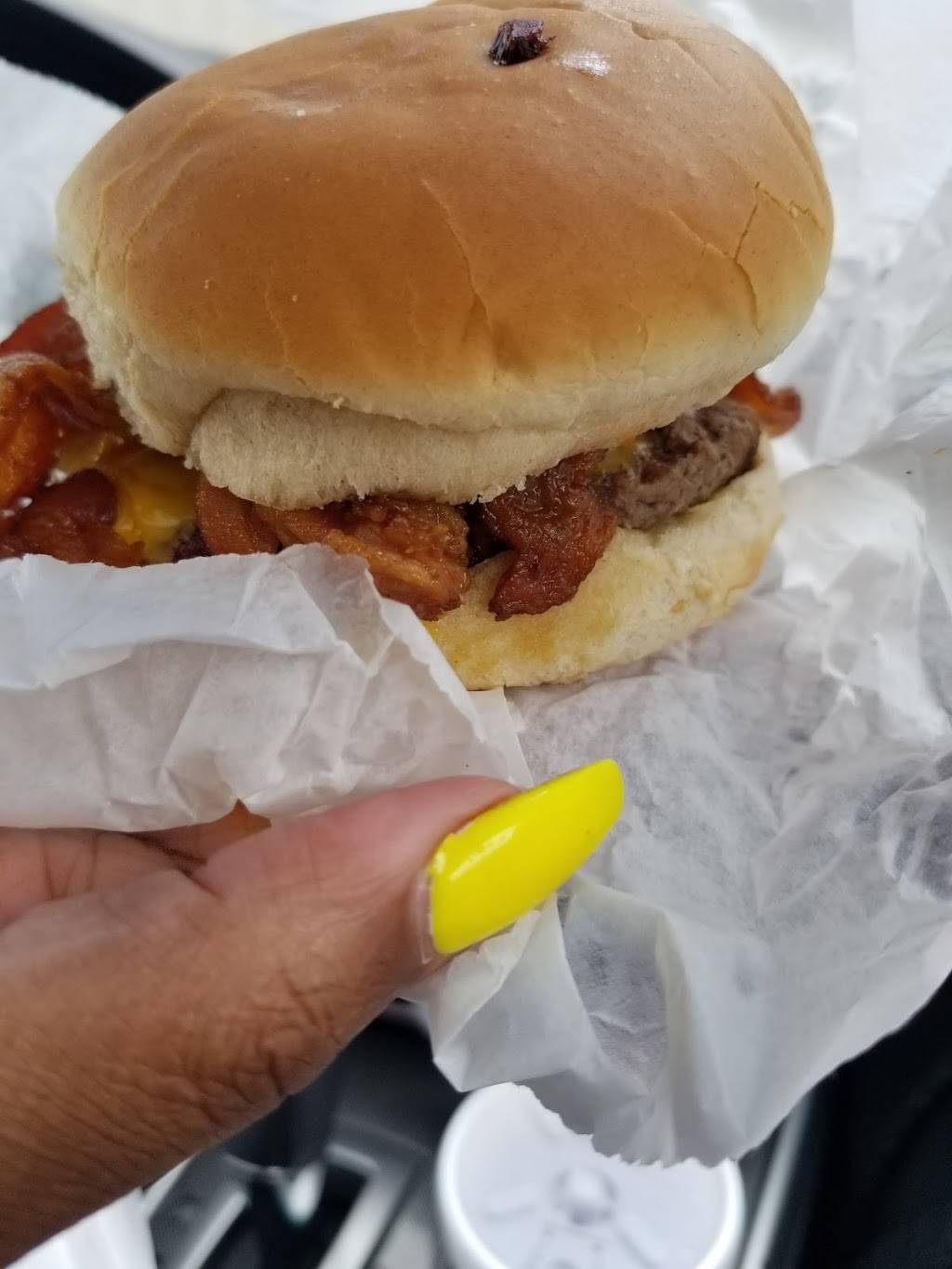 Mikes Chuckwagon | meal takeaway | 94 Green River Rd, Zirconia, NC 28790, USA | 8286982333 OR +1 828-698-2333