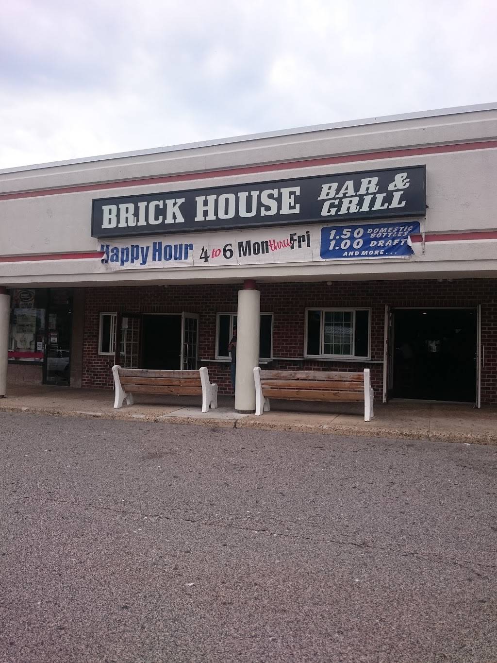 Brick House Bar & Grill | restaurant | 3332 Grant Ave, Philadelphia, PA 19114, USA | 2156775700 OR +1 215-677-5700