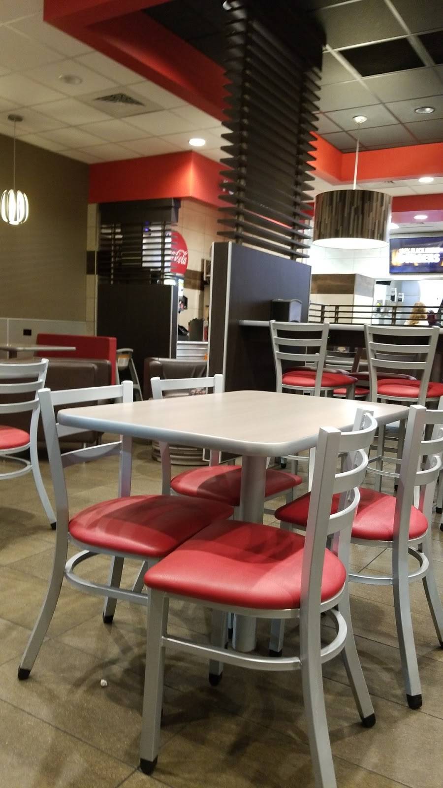 Hardees | restaurant | 2005 Whitten Rd, Memphis, TN 38133, USA | 9013080115 OR +1 901-308-0115