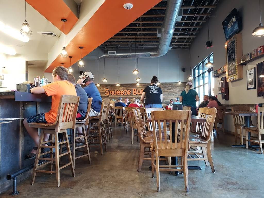 Squeeze Burger | restaurant | 10550 Twin Cities Rd, Galt, CA 95632, USA | 2097454313 OR +1 209-745-4313