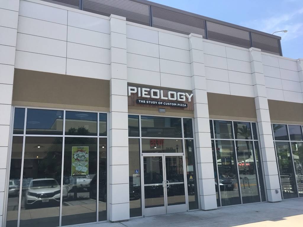 Pieology Pizzeria Campus Pointe, Fresno, CA | restaurant | 3123 E Campus Pointe Dr, Fresno, CA 93710, USA | 5592970013 OR +1 559-297-0013