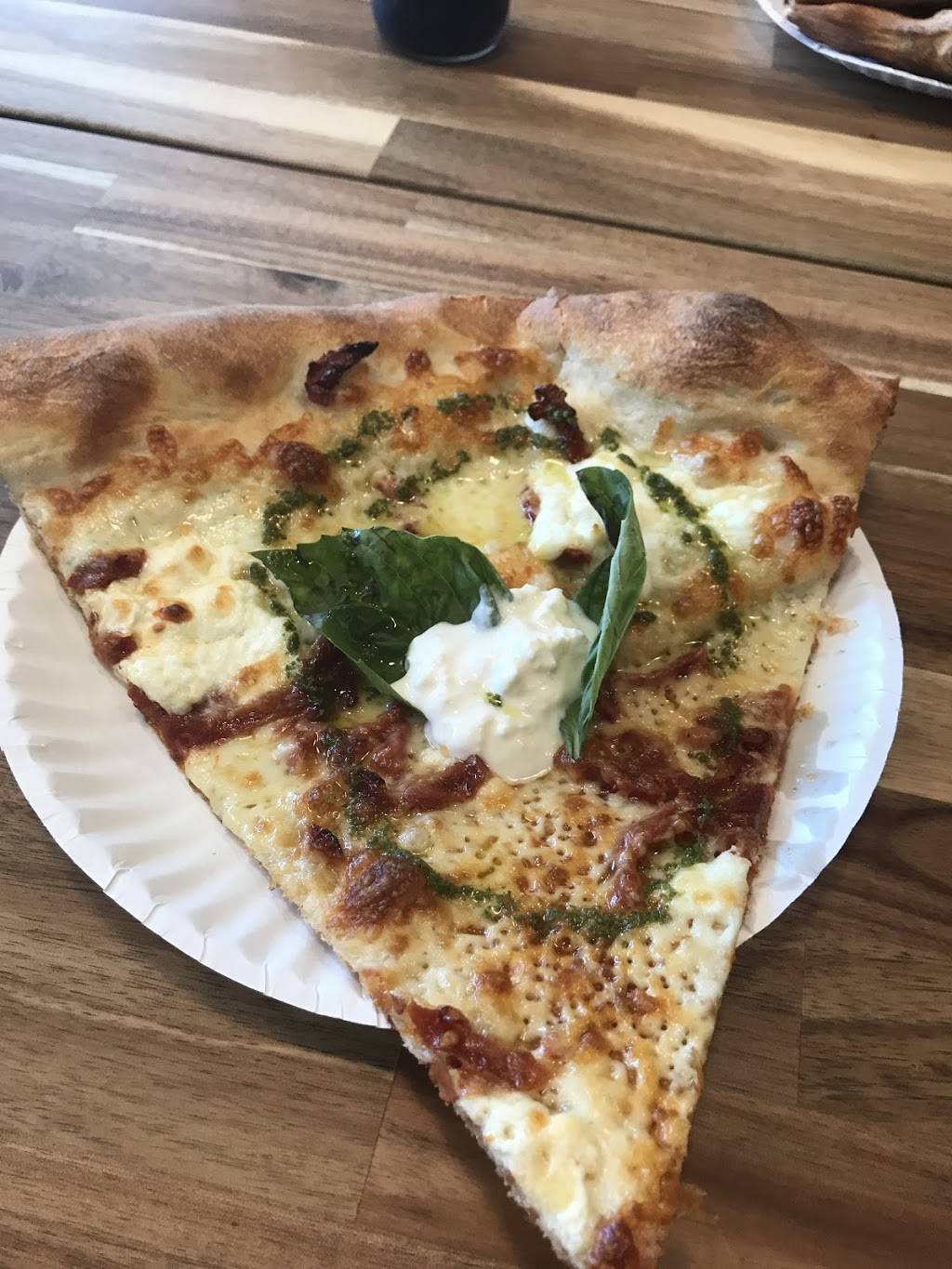 New-Yorkaise | restaurant | 309 de la Montagne, Montréal, QC H3C 0R9, Canada | 5145437616 OR +1 514-543-7616