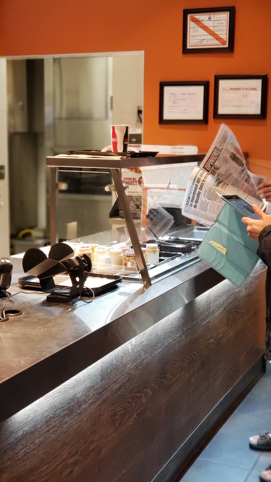 St-Hubert Express | restaurant | 3200 Boulevard Fréchette, Chambly, QC J3L 6Z6, Canada | 5143855555 OR +1 514-385-5555