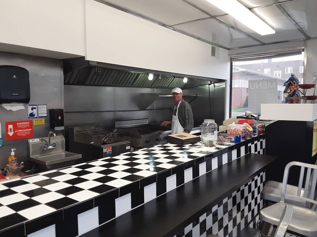 Goal Tenders food and beverage | restaurant | 2700 James St, Syracuse, NY 13206, USA | 3153960001 OR +1 315-396-0001