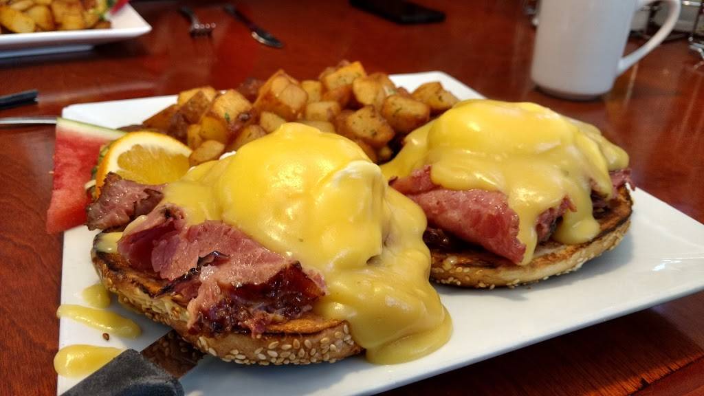 Dunns Famous Bank Street Deli | restaurant | 2679 Bank St, Gloucester, ON K1T 1N1, Canada | 6132477771 OR +1 613-247-7771