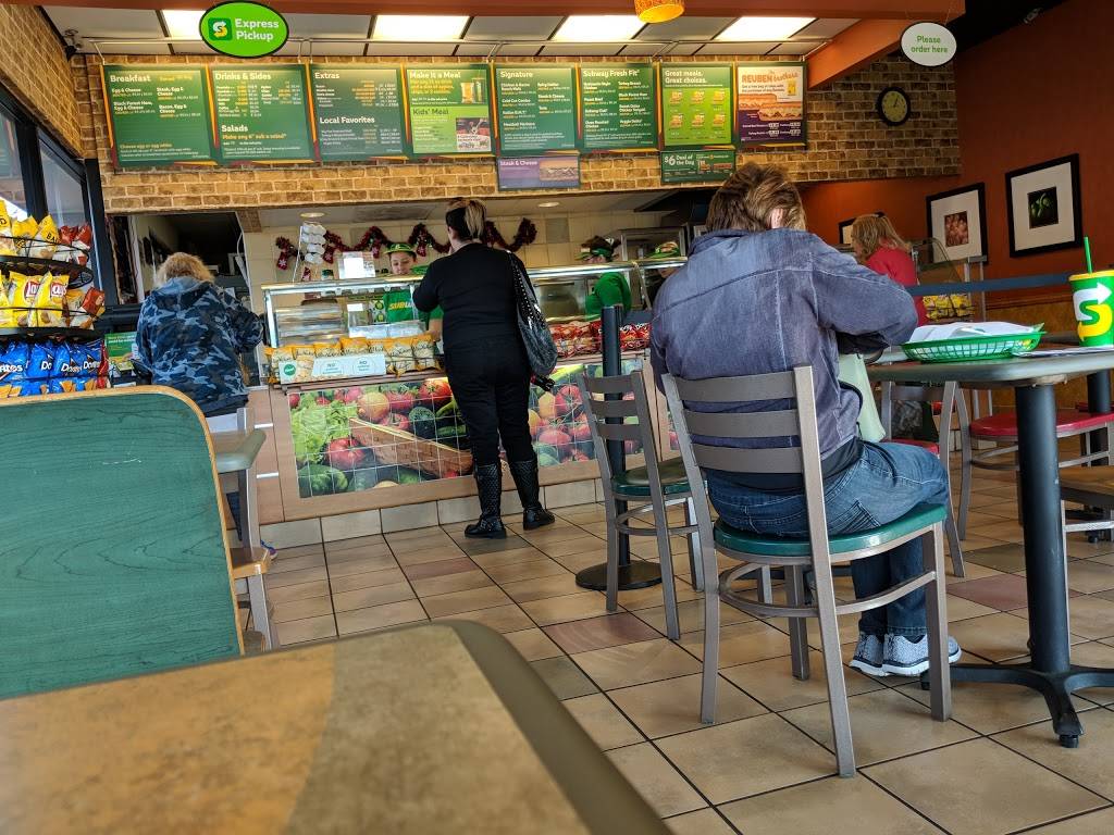 Subway | restaurant | B, 7600 Greenhaven Dr #304, Sacramento, CA 95831, USA | 9163926720 OR +1 916-392-6720
