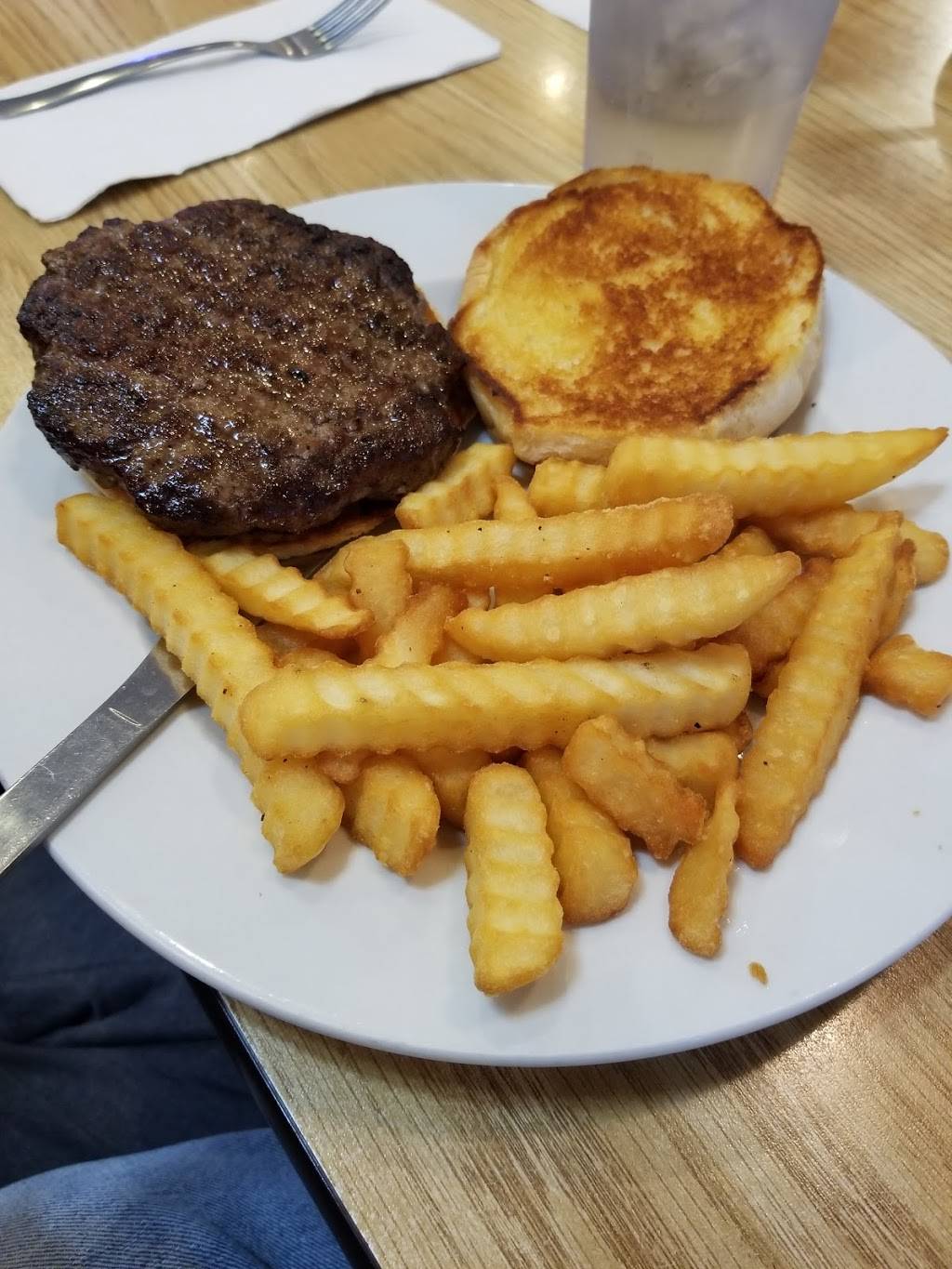 Backyard Grill | restaurant | 725 Bluff City Hwy, Bristol, TN 37620, USA | 4237646632 OR +1 423-764-6632