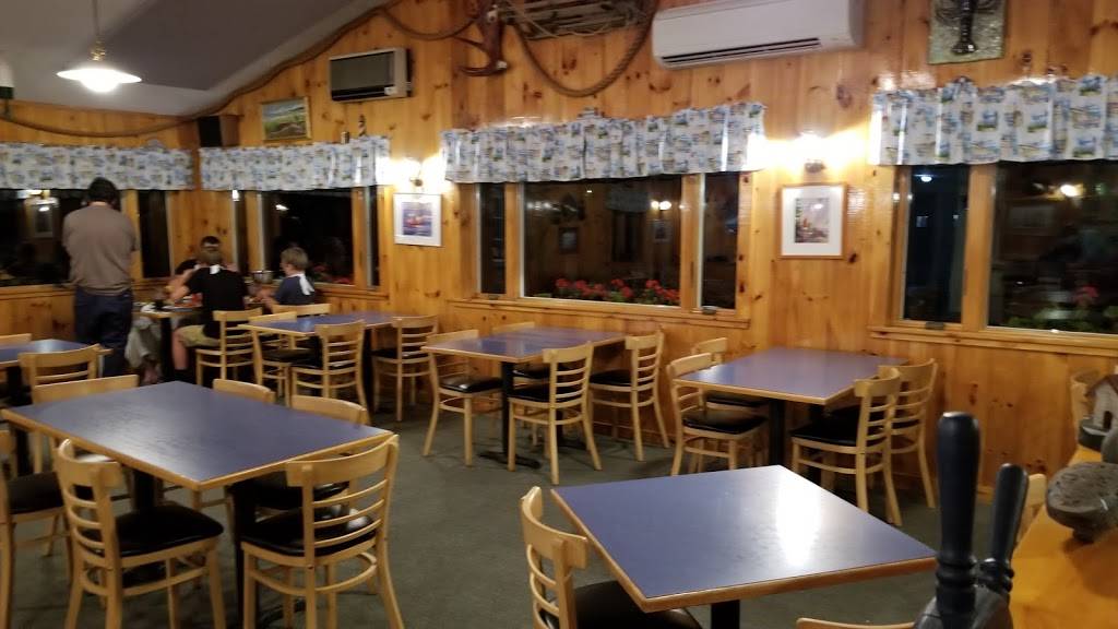 Union River Lobster Pot | restaurant | 8 South St, Ellsworth, ME 04605, USA | 2076675077 OR +1 207-667-5077