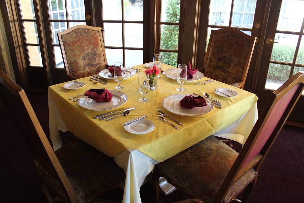 Atwater’s Restaurant | restaurant | 15 S River Ln, Geneva, IL 60134, USA | 6302088920 OR +1 630-208-8920