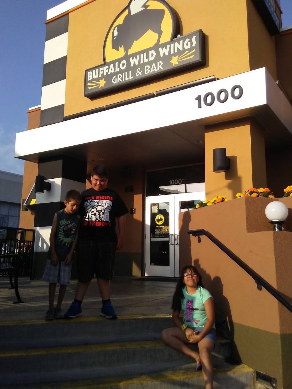 Buffalo Wild Wings | restaurant | 1000 S Fair Oaks Ave, Pasadena, CA 91105, USA | 6269936400 OR +1 626-993-6400