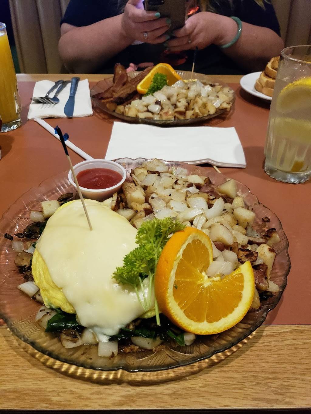 Black Oak Restaurant | restaurant | 320 Orange Dr, Vacaville, CA 95687, USA | 7074481311 OR +1 707-448-1311