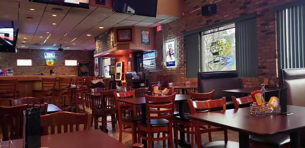 Olivers Bar & Grill | restaurant | 2122 W Station St, Kankakee, IL 60901, USA | 8159351900 OR +1 815-935-1900