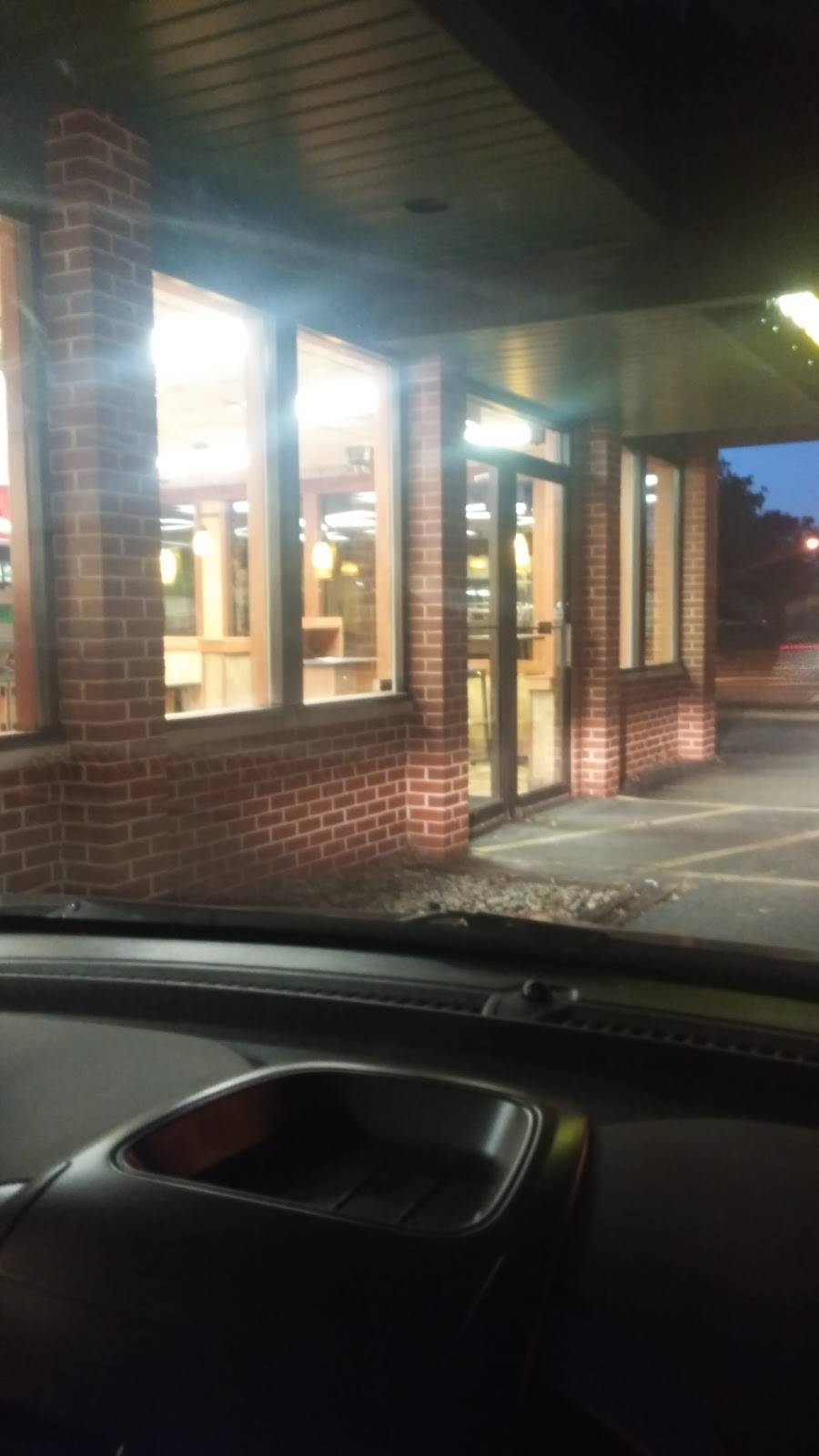 Subway | restaurant | 200 East Lincoln Ave, Charleston, IL 61920, USA | 2173487827 OR +1 217-348-7827