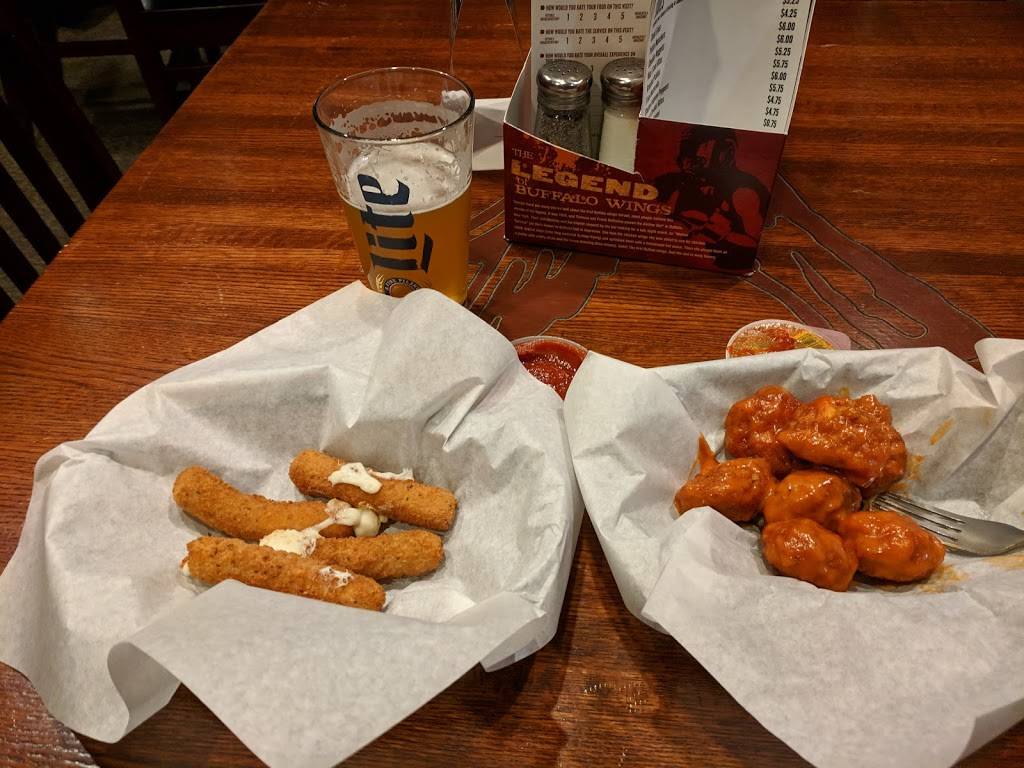 Legend Larrys | restaurant | 1142 Plankview Green Blvd, Sheboygan Falls, WI 53085, USA | 9204589464 OR +1 920-458-9464