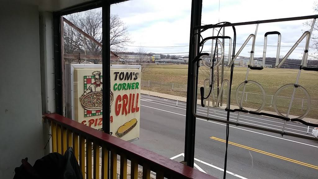 Toms Corner Grill | restaurant | 7375 Crabtree St, Philadelphia, PA 19136, USA | 2153353661 OR +1 215-335-3661