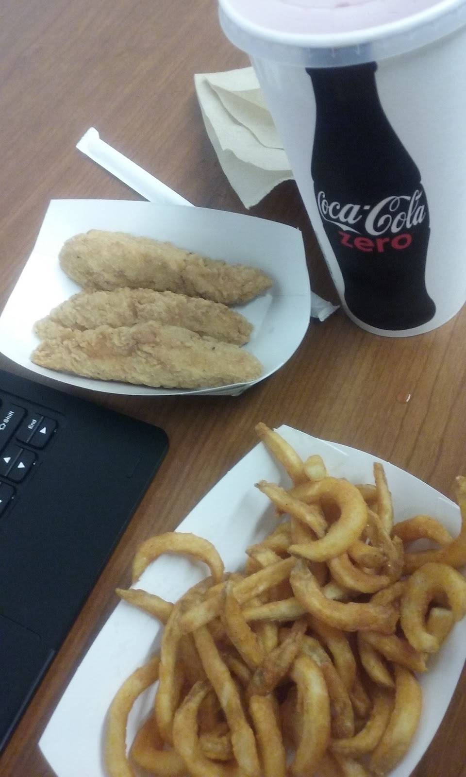 Moes Southwest Grill | restaurant | 200 Bloomfield Ave, West Hartford, CT 06117, USA | 8776637411 OR +1 877-663-7411