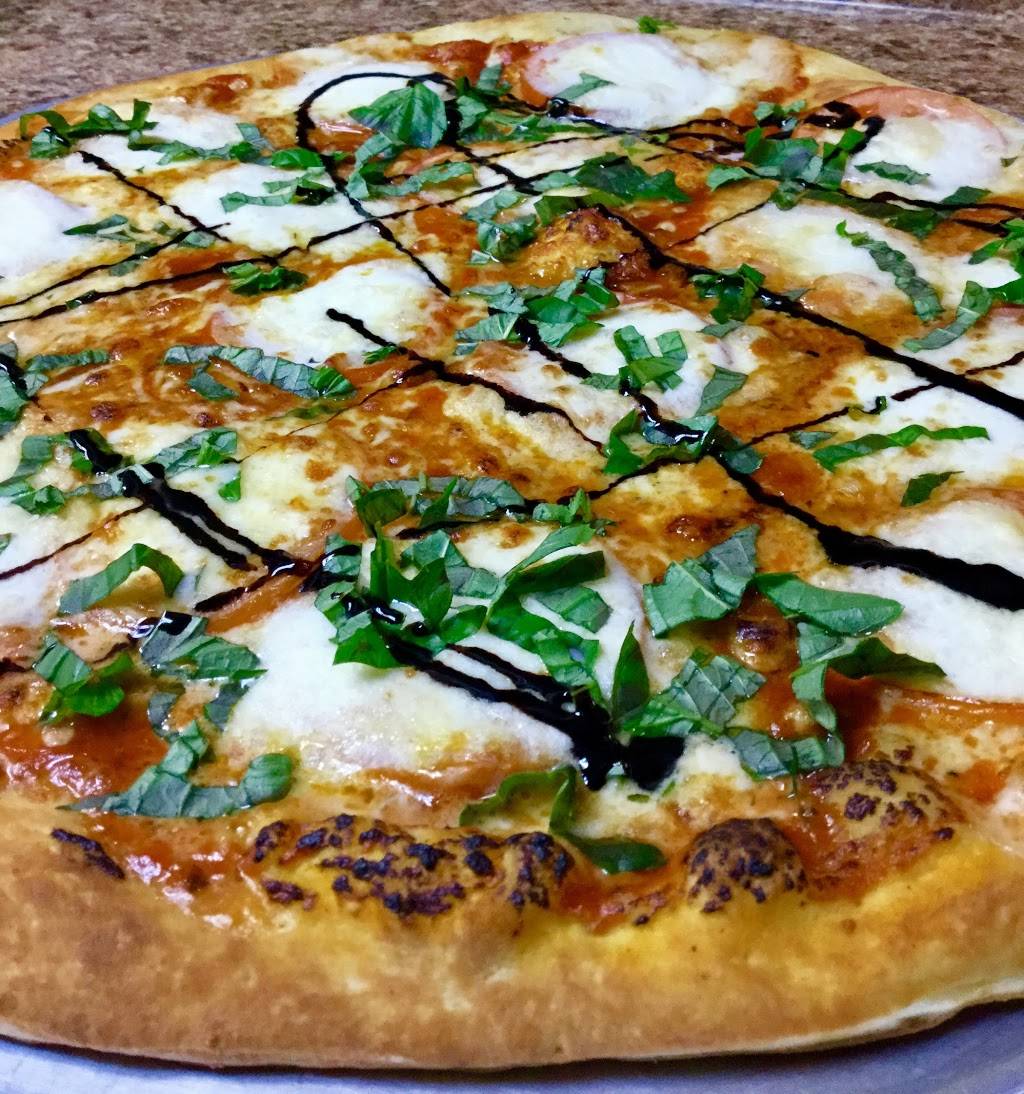 Luis Pizza | restaurant | W3410 S Lake Shore Dr, Lake Geneva, WI 53147, USA | 2622486810 OR +1 262-248-6810