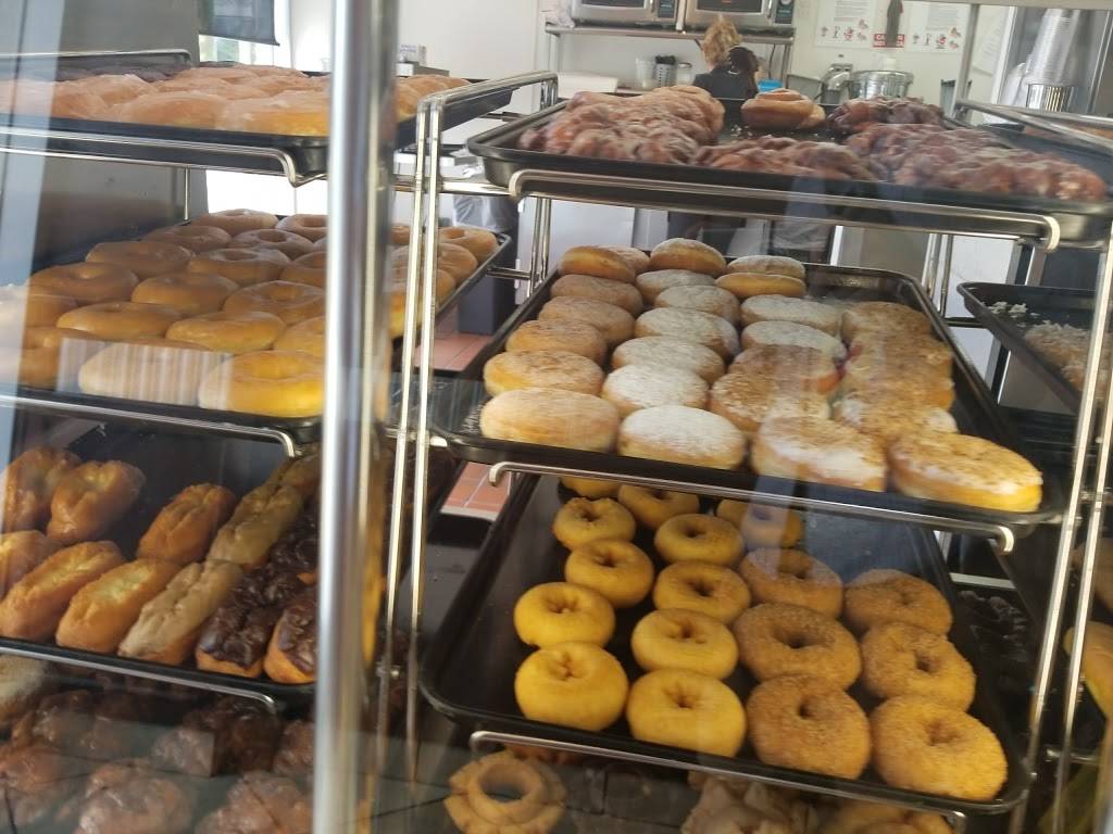 Winchells Donut House | cafe | 571 S Lake Ave, Pasadena, CA 91101, USA | 6263967065 OR +1 626-396-7065