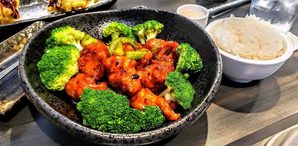 MAKS Asian Kitchen & Sushi | restaurant | 13650 Fiddlesticks Blvd #206, Fort Myers, FL 33912, USA | 2399859632 OR +1 239-985-9632