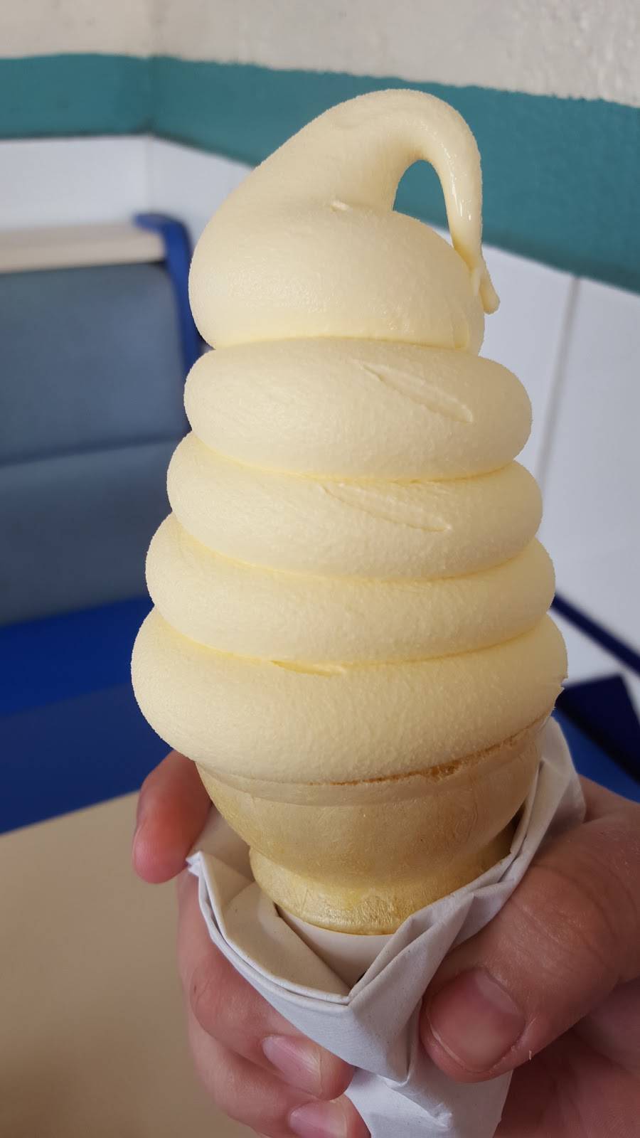 Fosters Freeze | restaurant | 117 E Carson St, Carson, CA 90745, USA | 3108355050 OR +1 310-835-5050