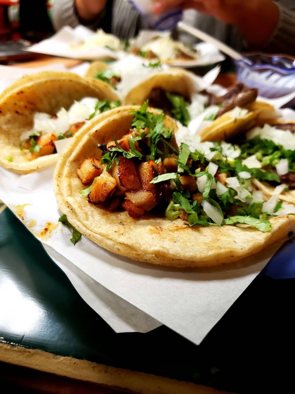El Taco Veloz | restaurant | 1745 W Chicago Ave, Chicago, IL 60622, USA | 3127380363 OR +1 312-738-0363