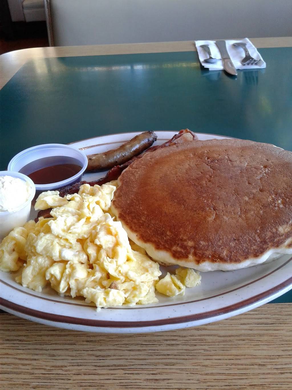 Nicos Family Restaurant | restaurant | 2352, 7166 Shoup Ave, West Hills, CA 91307, USA | 8188883998 OR +1 818-888-3998