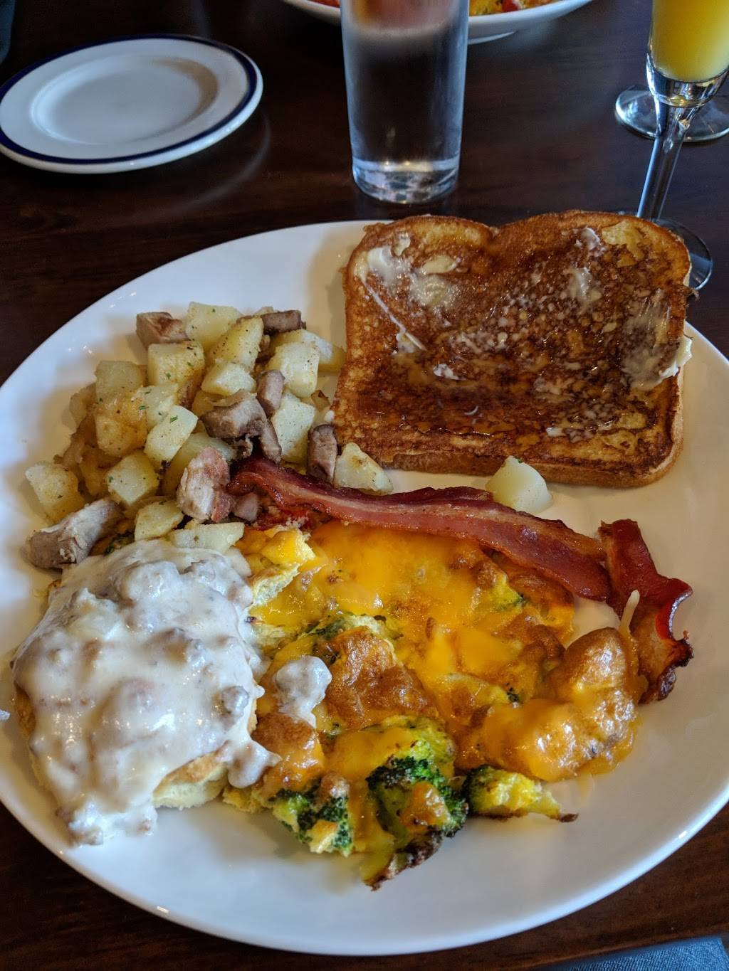 Dogwood Cafe and Lounge | restaurant | 222 1st Ave S, Kent, WA 98032, USA | 2532774905 OR +1 253-277-4905