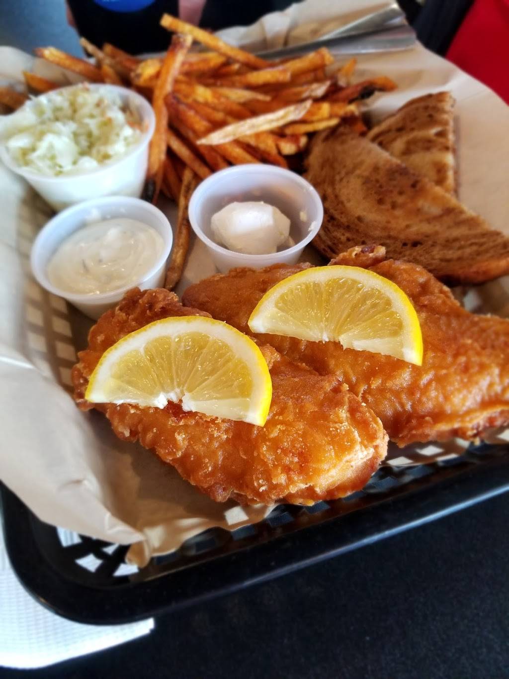 Mr. Brews Taphouse | restaurant | 103 W Broadway, Monona, WI 53716, USA | 6082861131 OR +1 608-286-1131