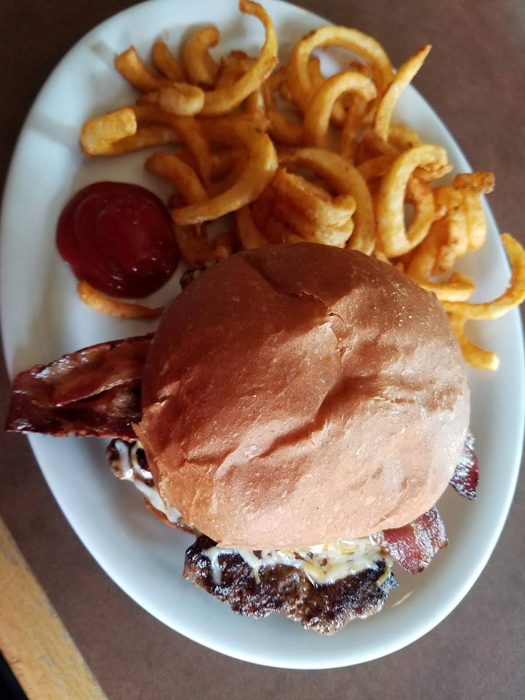 Lynchs Mainstreet Bar & Grill | restaurant | 336 Main St, Rockwell City, IA 50579, USA | 7122975521 OR +1 712-297-5521