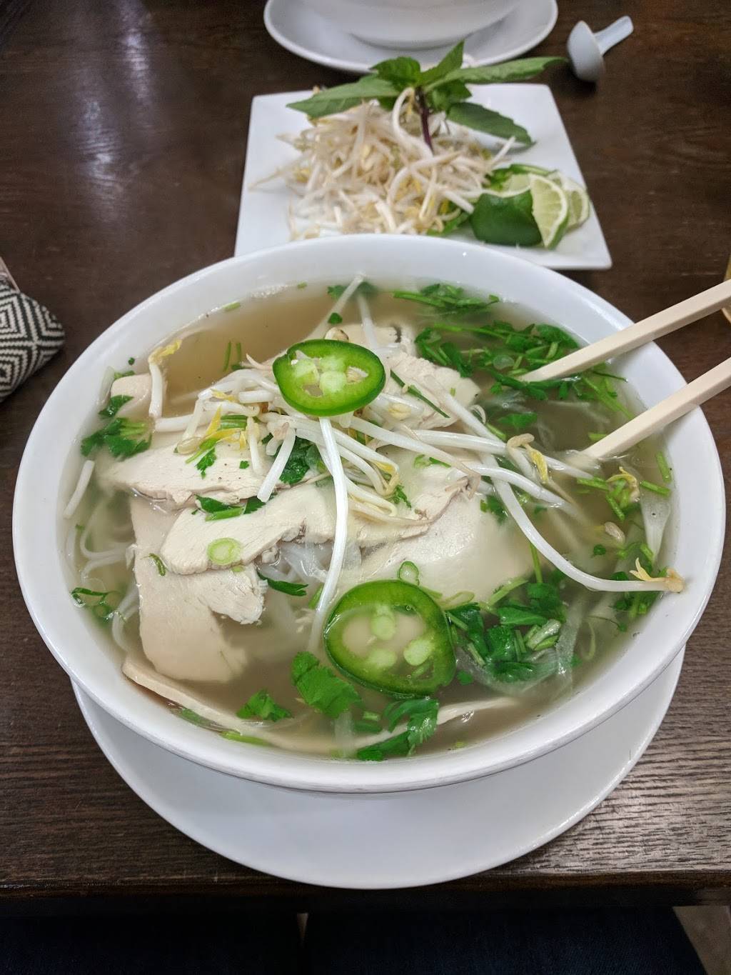 Phở House | restaurant | 1816 State Hill Rd, Wyomissing, PA 19610, USA | 6103733979 OR +1 610-373-3979
