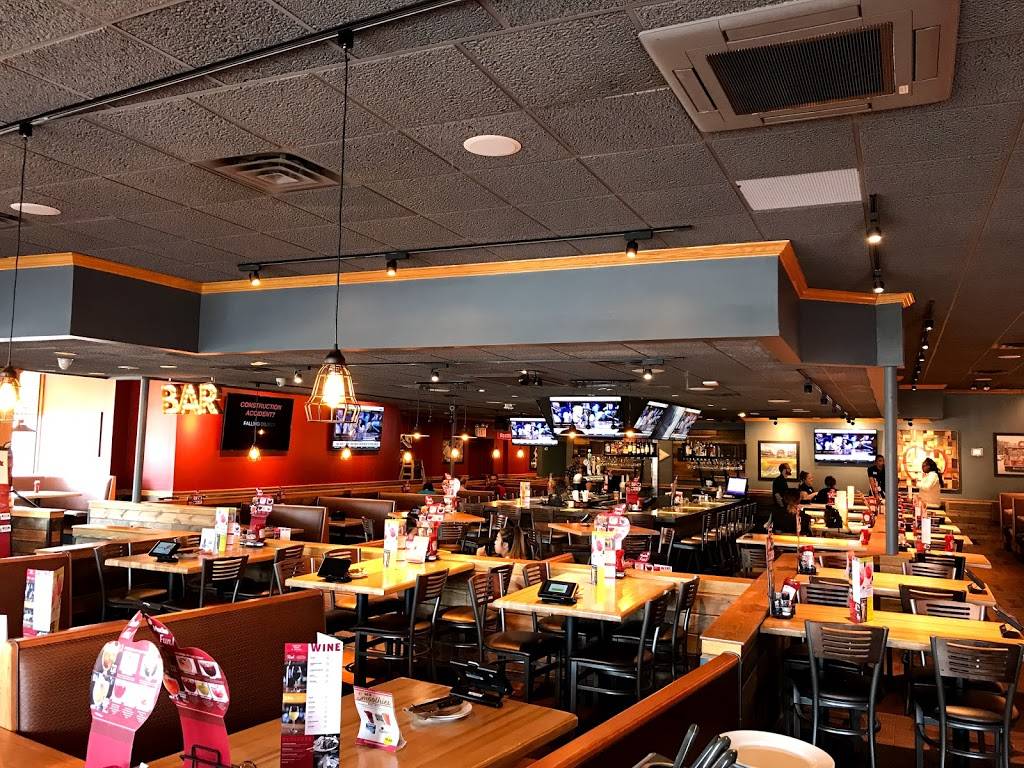 Applebees Grill + Bar | restaurant | 213-29 26th Ave, Bayside, NY 11360, USA | 7184234328 OR +1 718-423-4328