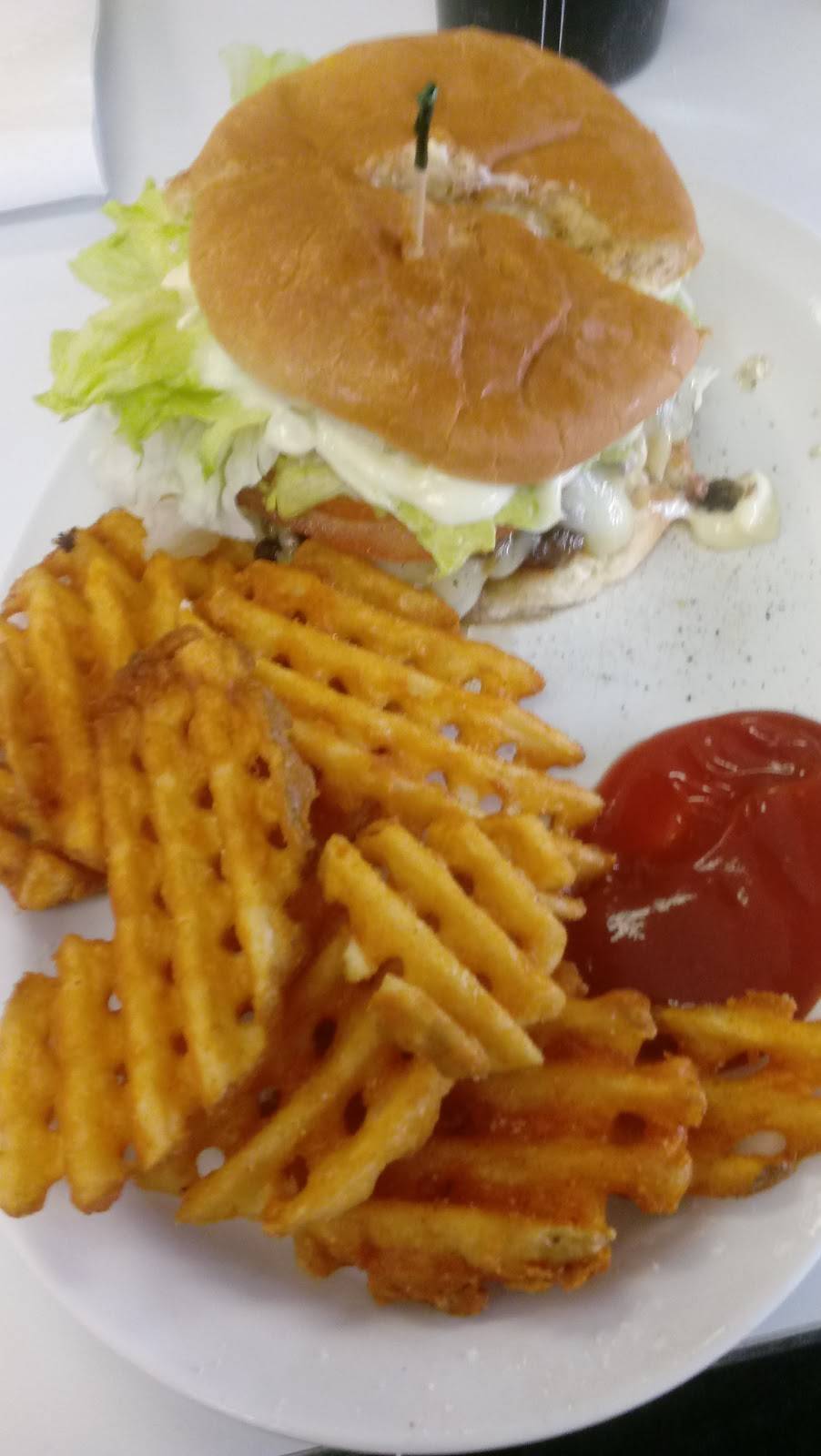 Tracks End Restaurant | restaurant | 1112-1398 Castalia St, Bellevue, OH 44811, USA | 4194838052 OR +1 419-483-8052