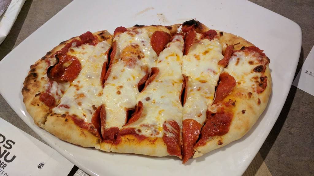 Headquarters Bar & Grill | restaurant | 101 Concord Dr, Oregon, WI 53575, USA | 6082910750 OR +1 608-291-0750