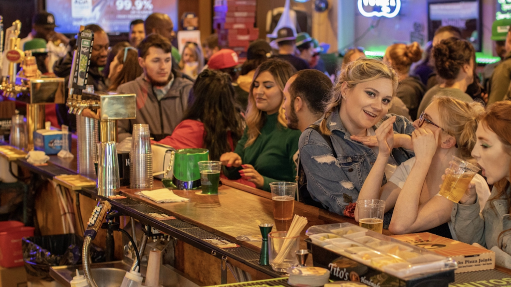 Alki Beach Pub & Eatery | restaurant | 2814, 2722 Alki Ave SW, Seattle, WA 98116, USA | 2069327935 OR +1 206-932-7935