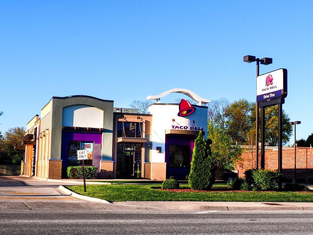 Taco Bell | meal takeaway | 13 West Ogden Avenue, Westmont, IL 60559, USA | 6309647738 OR +1 630-964-7738